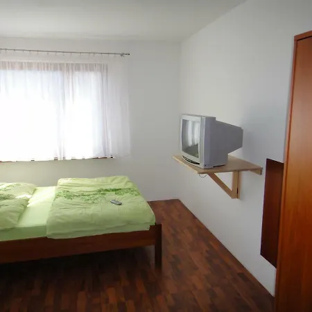 Amber Marlena Alloggio in famiglia *