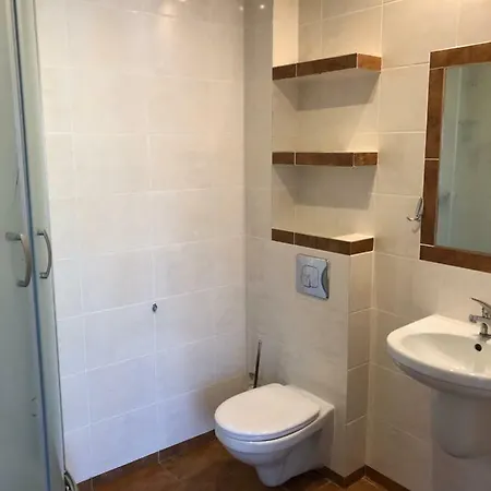 ホームステイ Amber Marlena コウォブジェク