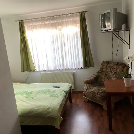 Amber Marlena Проживание в семье